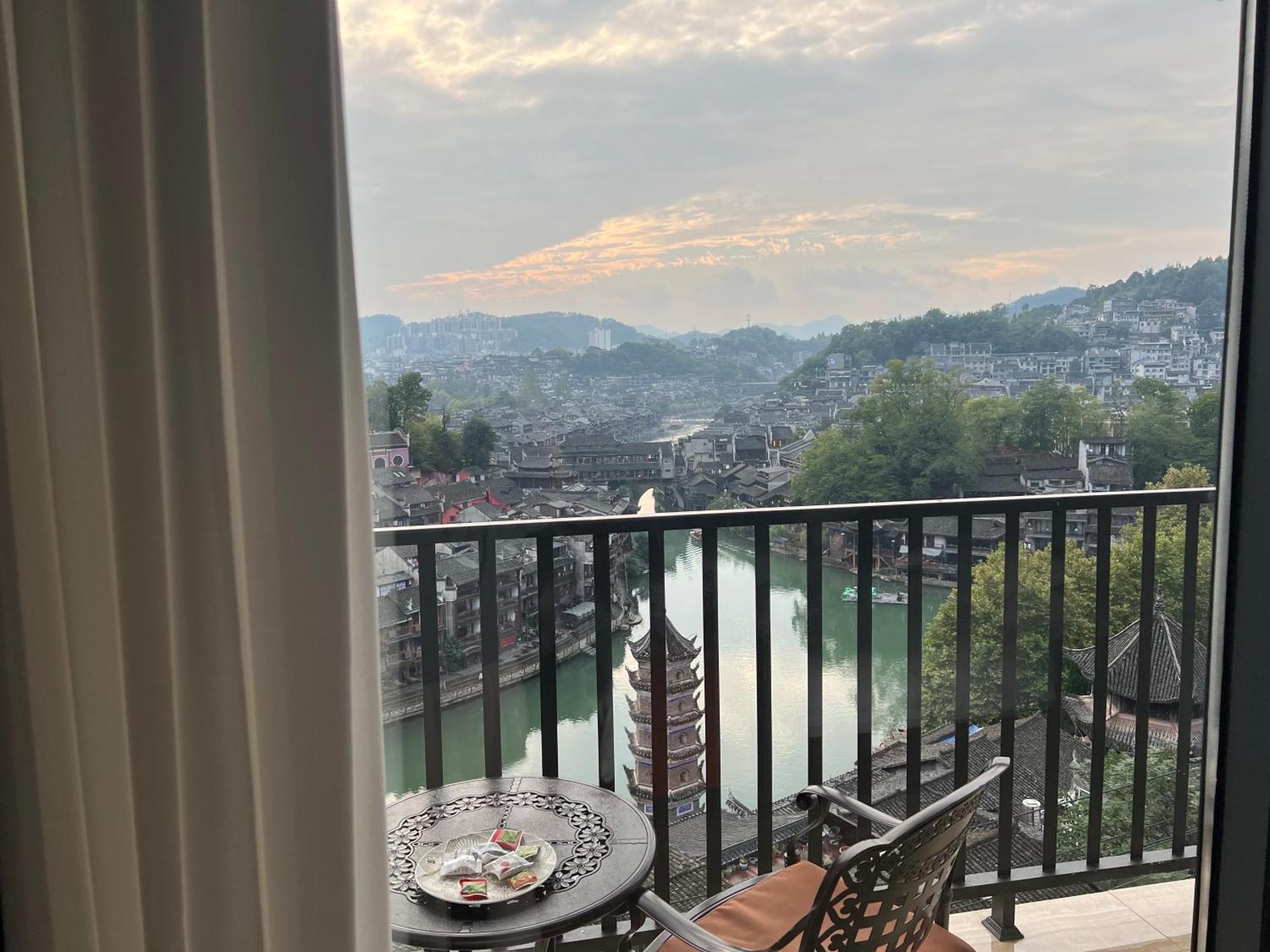Phoenix Best River View B&B Fenghuang Exterior foto