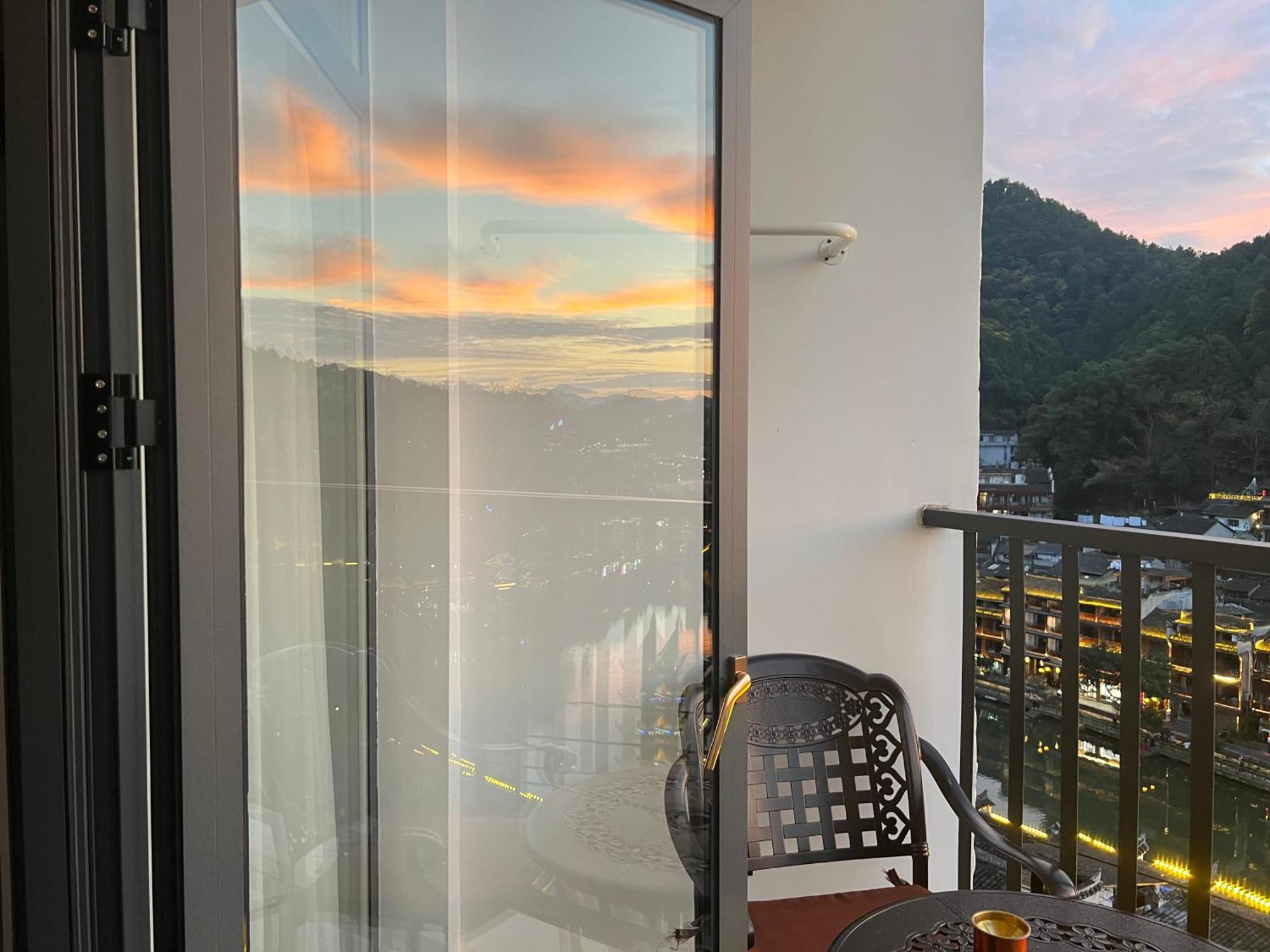 Phoenix Best River View B&B Fenghuang Exterior foto