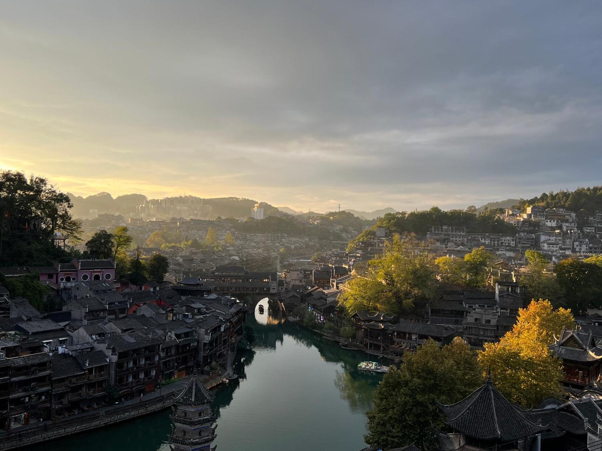 Phoenix Best River View B&B Fenghuang Exterior foto