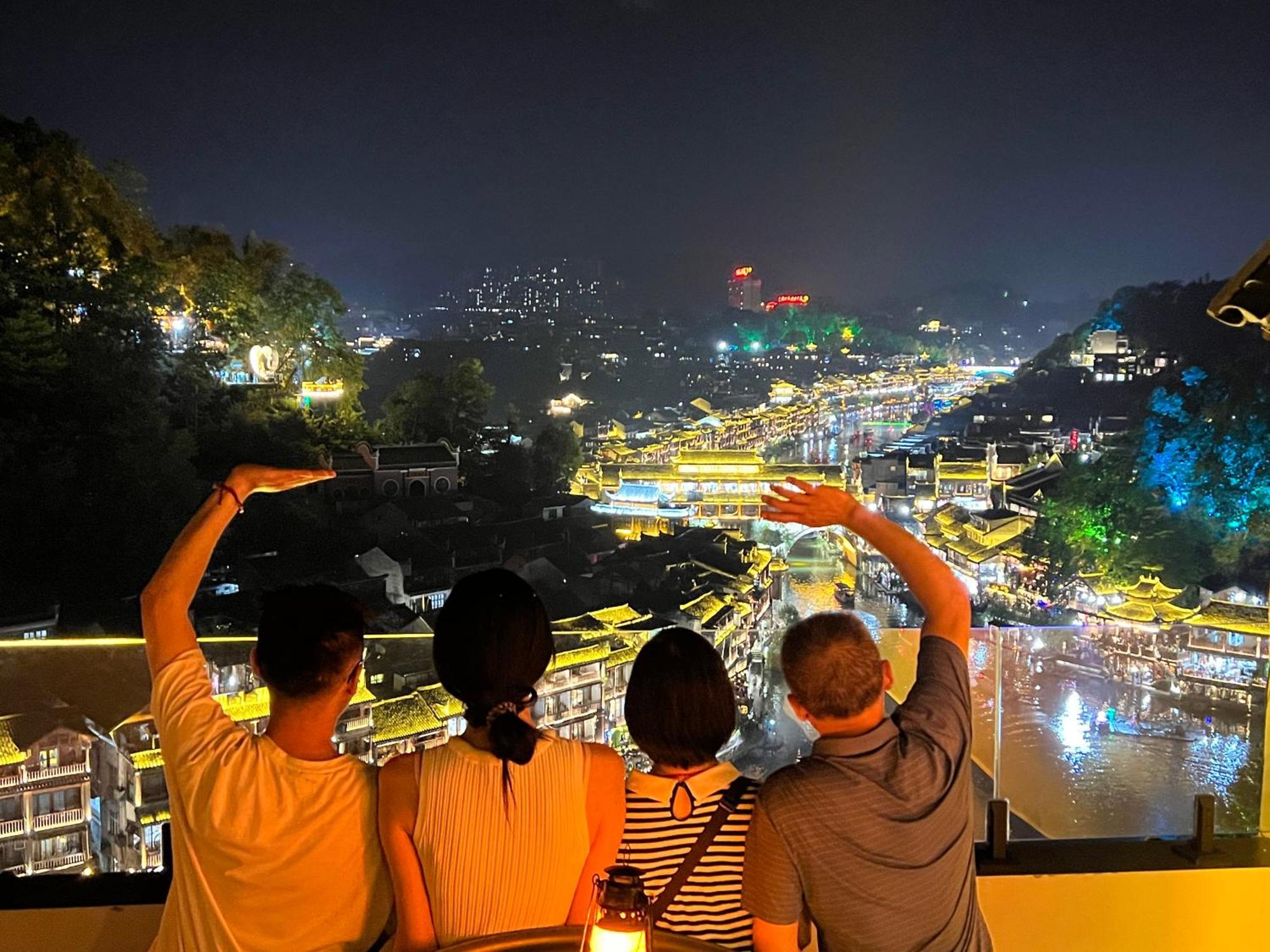 Phoenix Best River View B&B Fenghuang Exterior foto