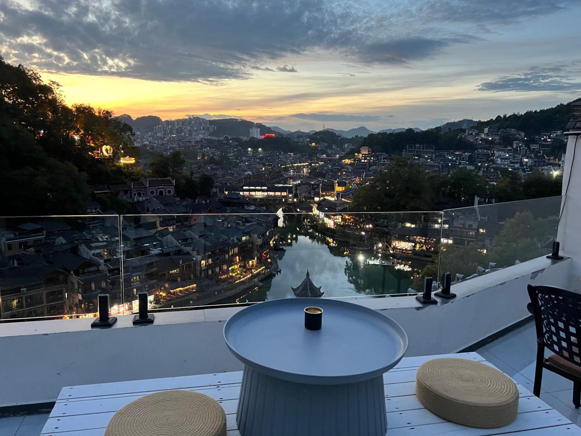Phoenix Best River View B&B Fenghuang Exterior foto