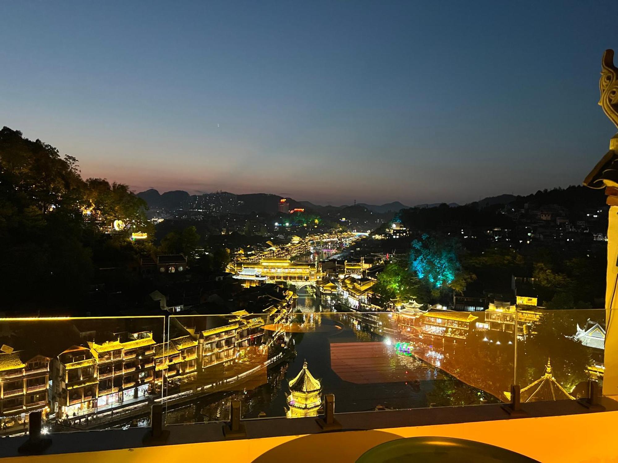 Phoenix Best River View B&B Fenghuang Exterior foto