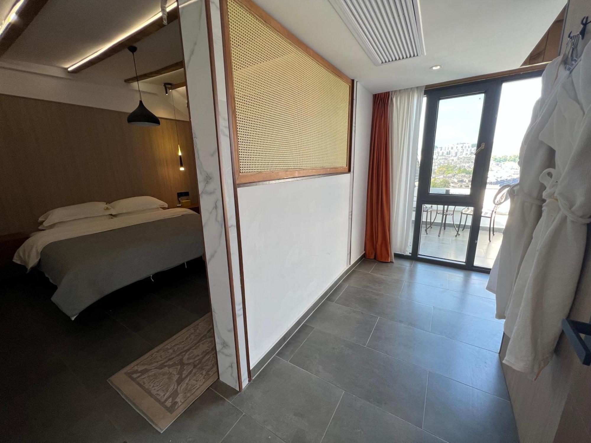 Phoenix Best River View B&B Fenghuang Exterior foto